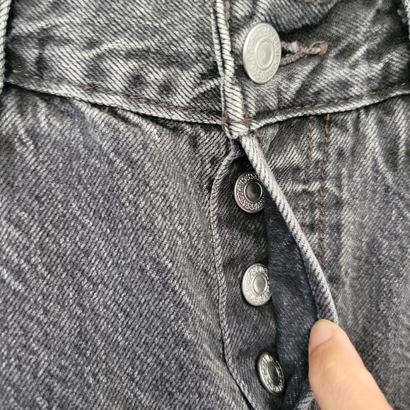Levi's 501 Button Fly Frayed Hem Jeans in Black Size 28 - Picture 6 of 10
